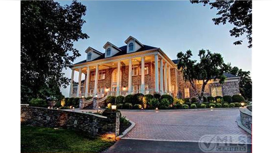 Zillow_George Jones' home660.jpg